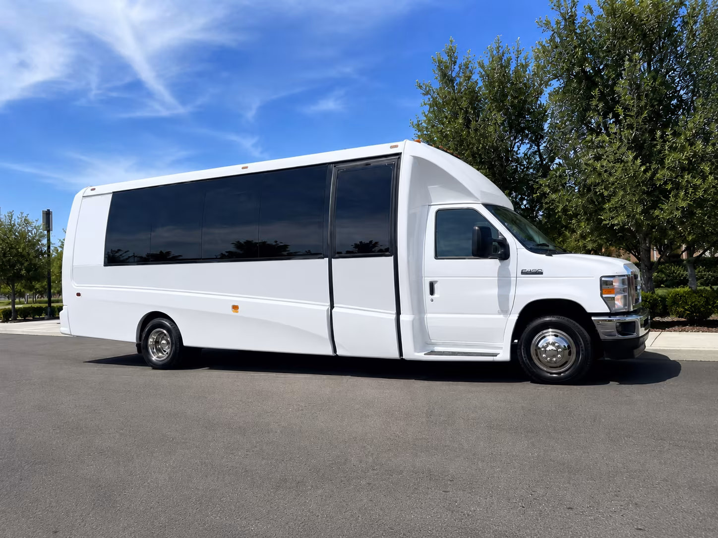 guest shuttles to balistreri event center and wedding venues around thornton